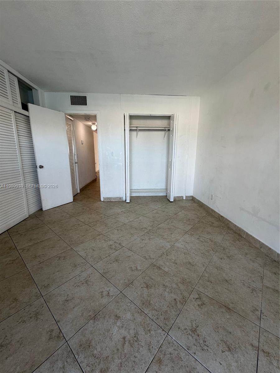 HARBOR ISLAND - Residential Lease