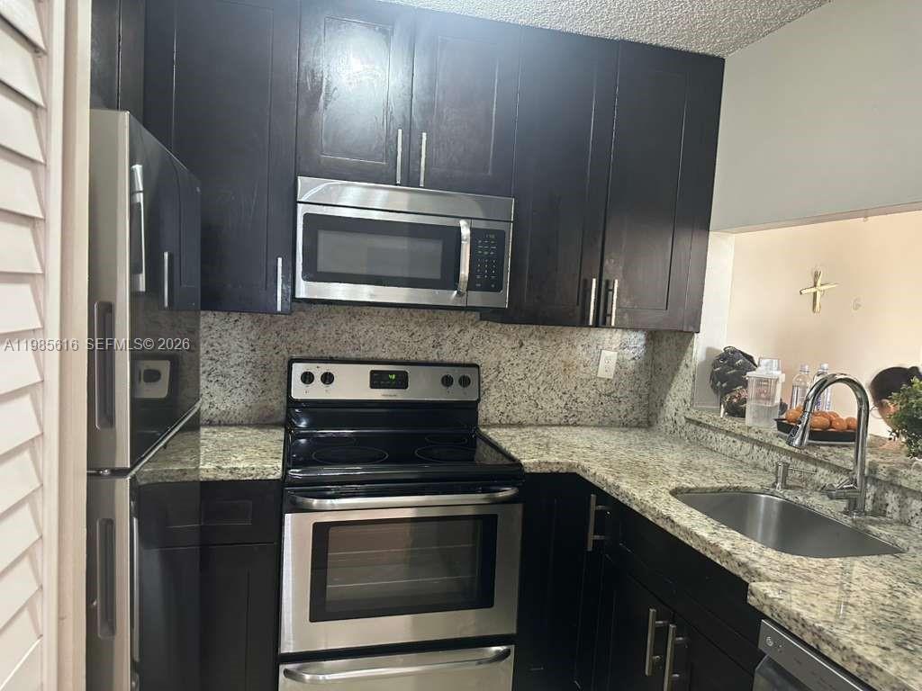 FONTAINEBLEAU GARDENS CON - Residential Lease