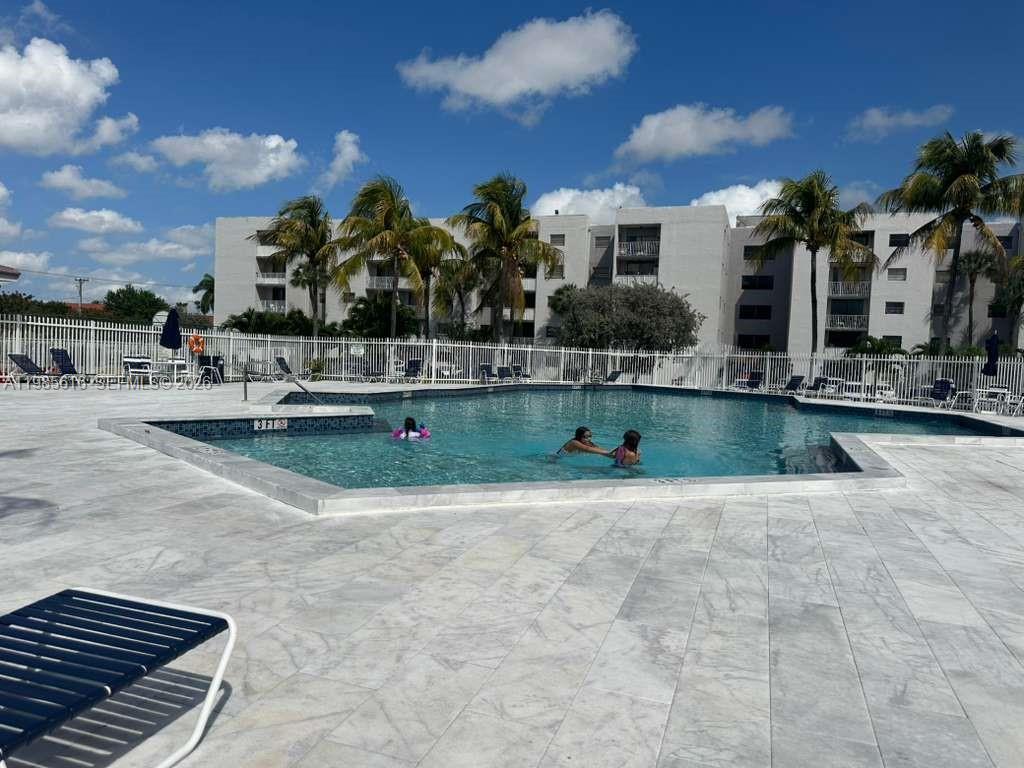 FONTAINEBLEAU GARDENS CON - Residential Lease