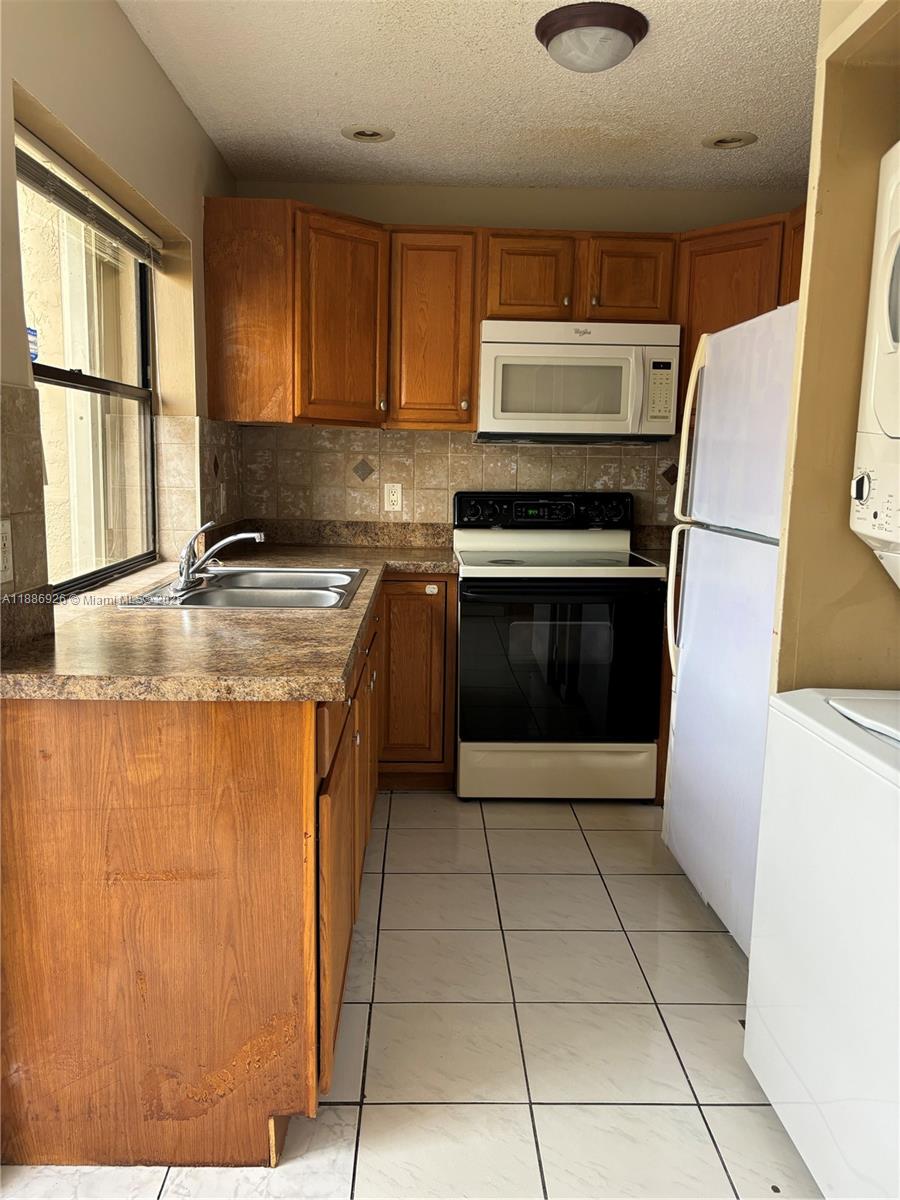 VILLA HOMES AT THE MOORS - Residential