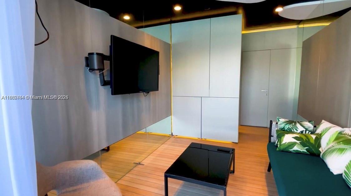 IMPERIAL HOUSE CONDO - Residential Lease