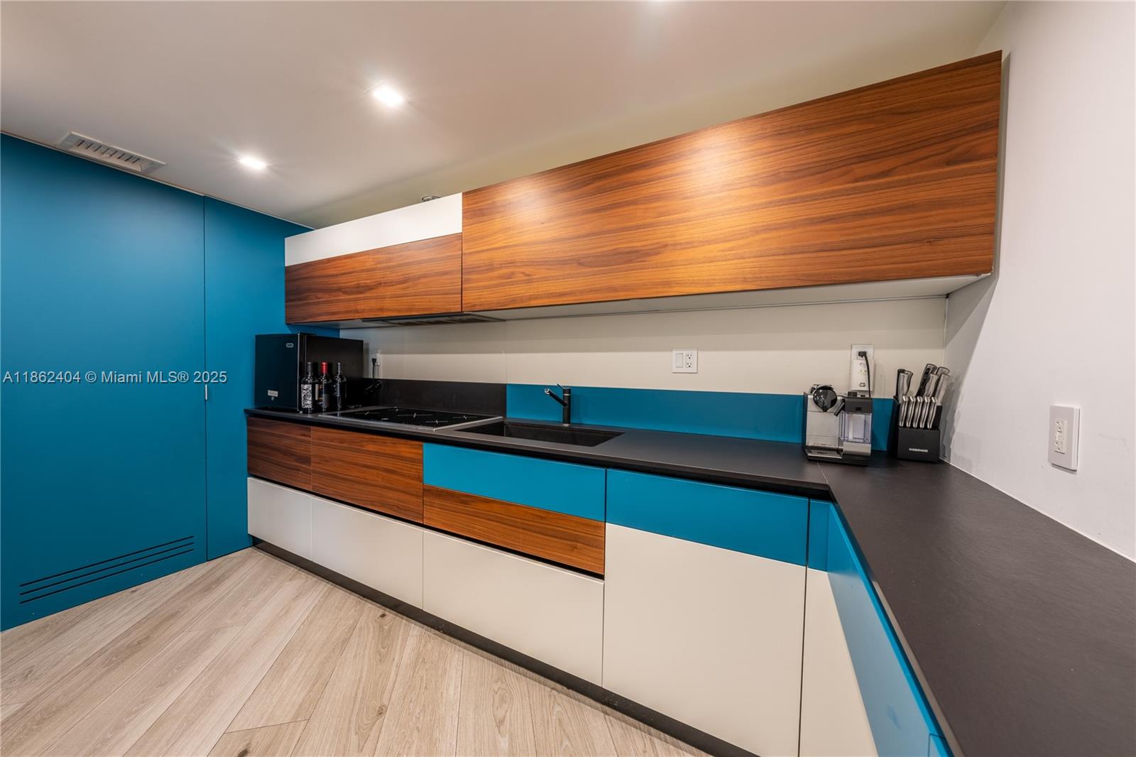 IMPERIAL HOUSE CONDO - Residential Lease