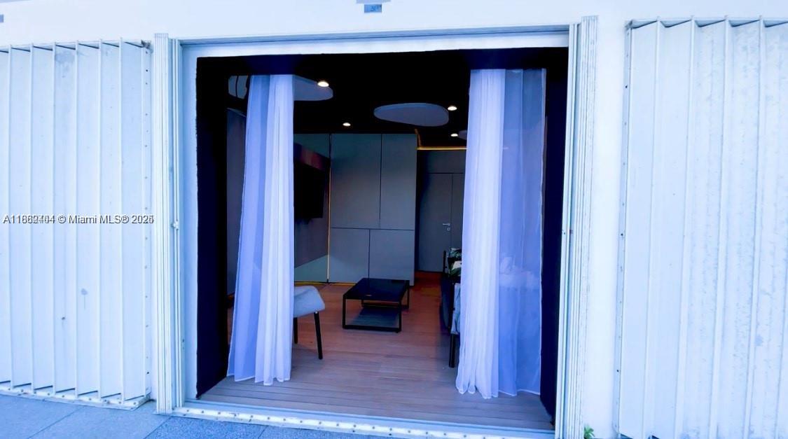 IMPERIAL HOUSE CONDO - Residential Lease