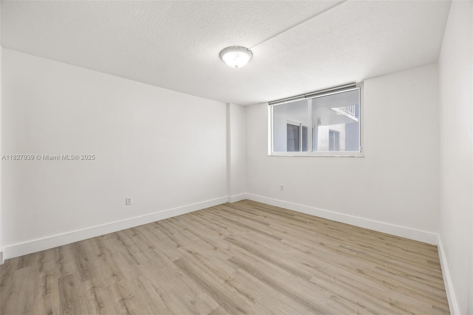 401 Ocean Dr 425