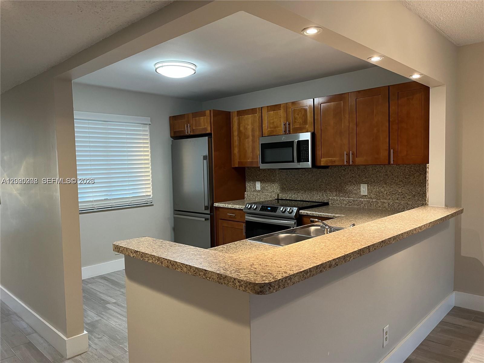 436 Lakeview Dr 203