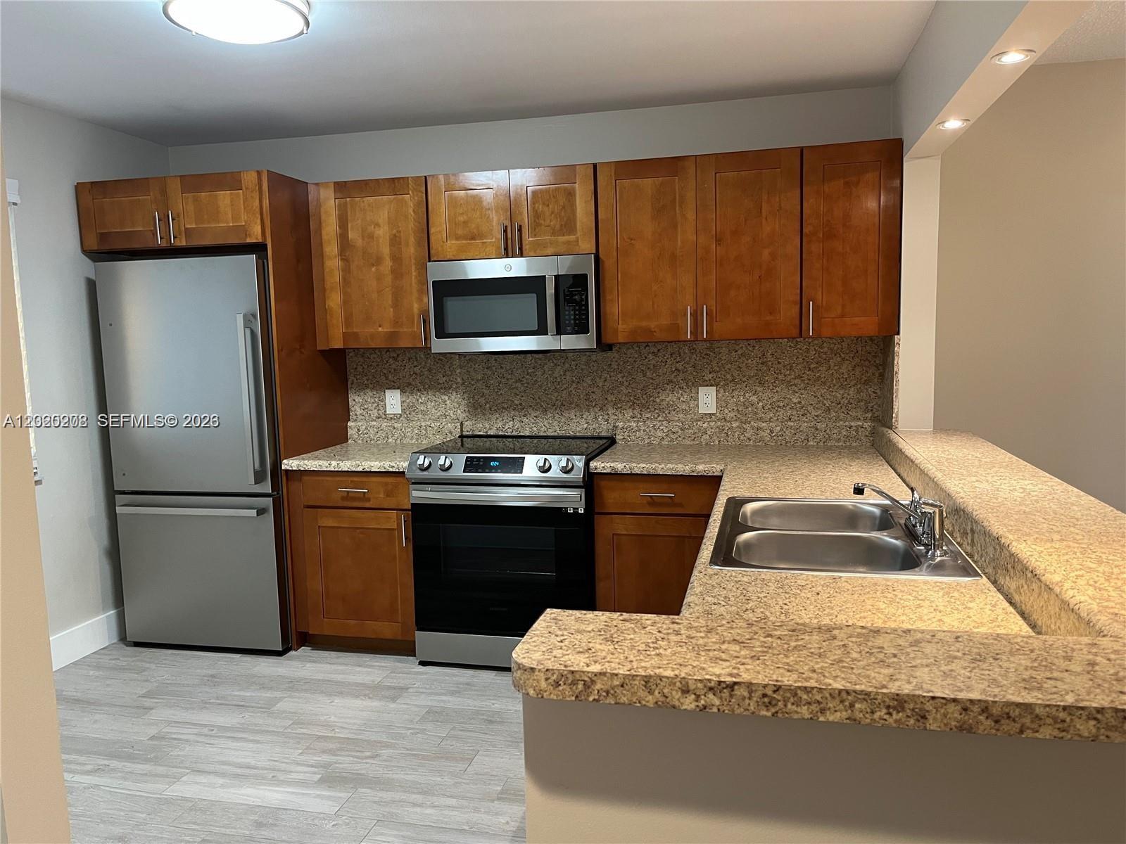 436 Lakeview Dr 203