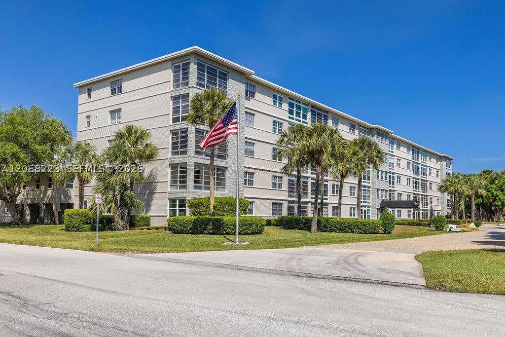 Photo of 2333 Indian River Blvd #306, Vero Beach, FL 32960 (MLS # A12068223)