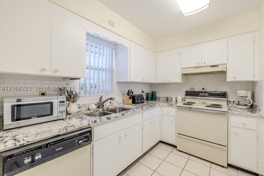 Photo of 2333 Indian River Blvd #306, Vero Beach, FL 32960 (MLS # A12068223)
