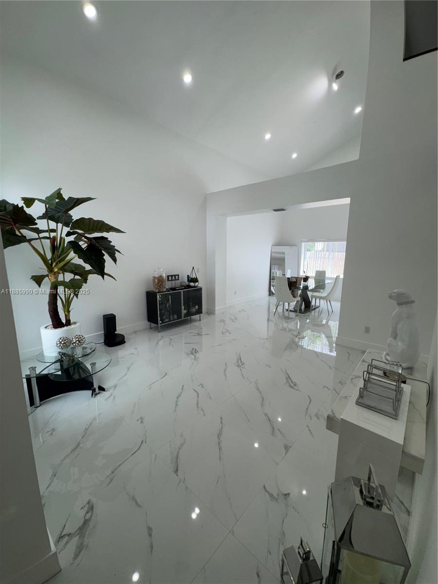 SUNFISH AT THE HAMMOCKS - Residential