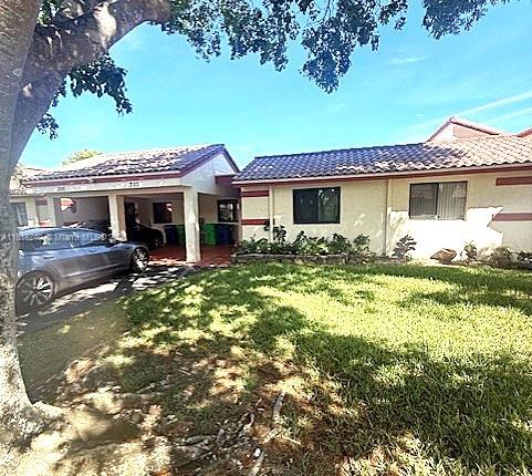 Property for Sale at 303 Nw Lakeside Ct, Sunrise, Miami-Dade County, Florida - Bedrooms: 3 
Bathrooms: 2  - $498,500
