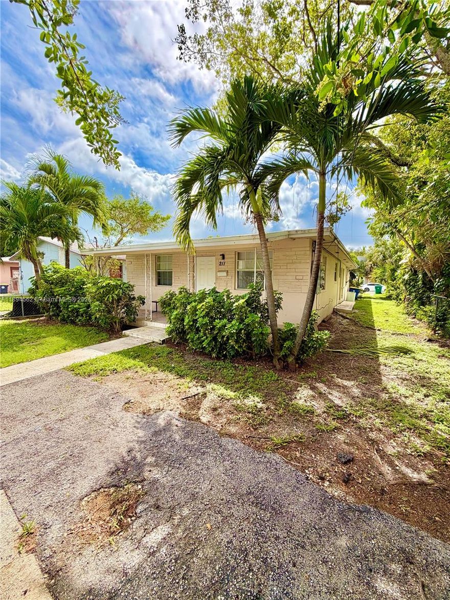 RAPID APPROVAL! MOTIVATED LANDLORD !  Cozy 2 bedroom 1 bathroom duplex with central a/c. This Duplex unit is right on stirling road providing 2 private parking spaces in front of unit. UNIT CAN BE UNFURNISHED Or come with the furniture pictured. Tile floor through-out. Full size Stove/oven and Fridge. Cieling fans in each bedroom for Maximum airflow. PETS ARE WELCOME.  NO laundry on site. Walking distance to laundromat, close to US1 for easy access to shopping centers like Dania pointe, and the beach! Water is included with rental payments, tenants only pay Electricity and internet.