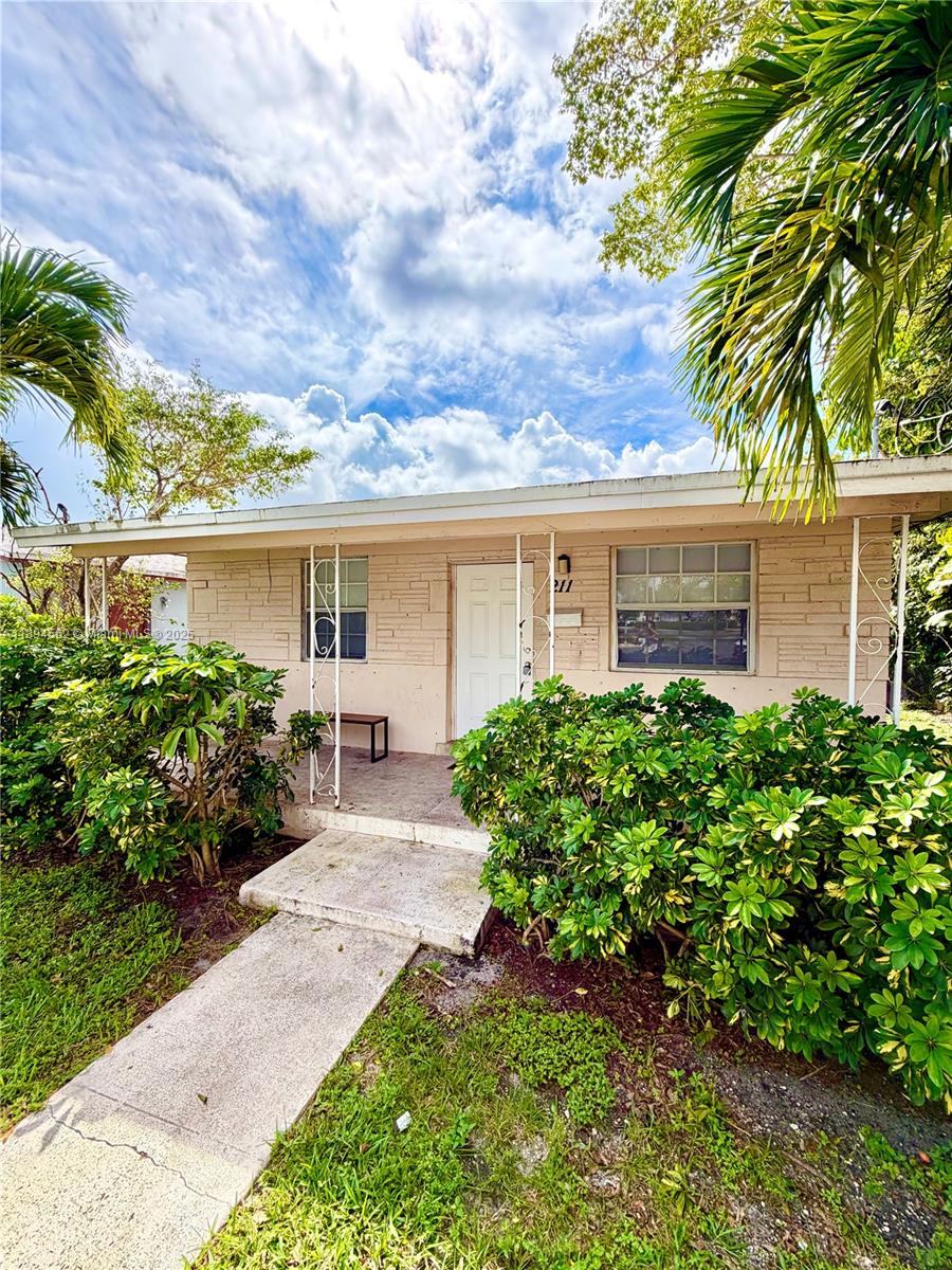 NORTH DANIA HEIGHTS - Residential Lease