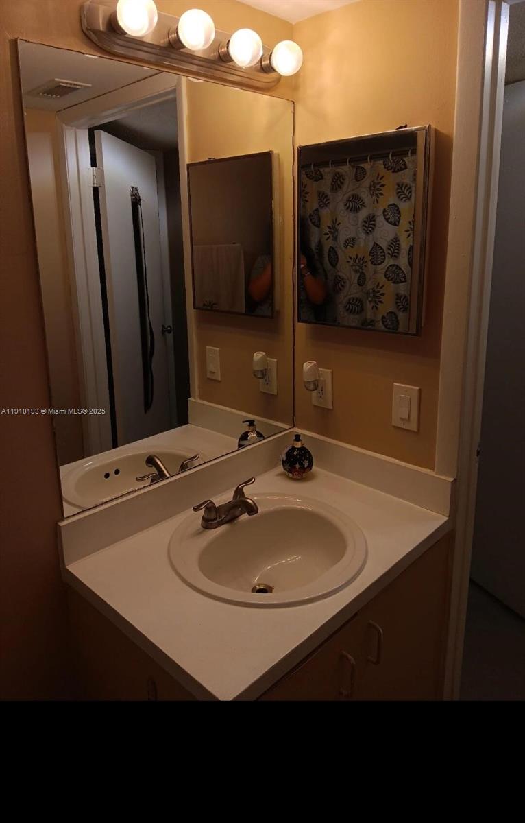 VILLA RUSTICA I CONDO - Residential Lease