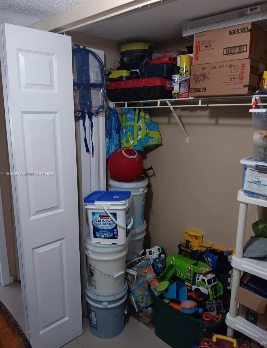 VILLA RUSTICA I CONDO - Residential Lease