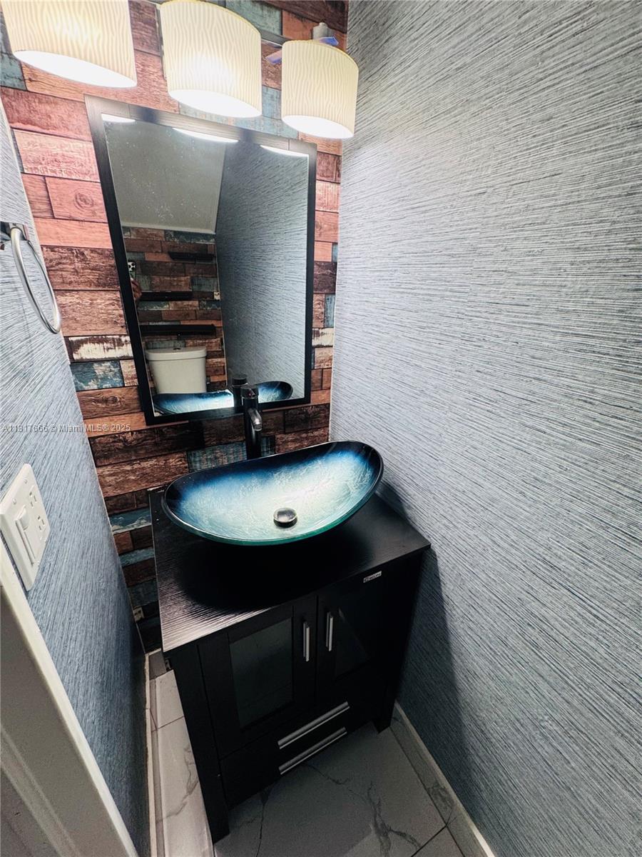 OASIS EN MANGO HILL CONDO - Residential Lease