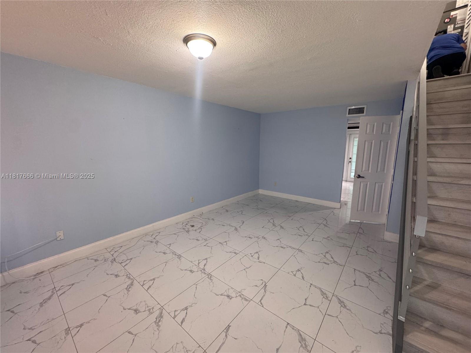 OASIS EN MANGO HILL CONDO - Residential Lease