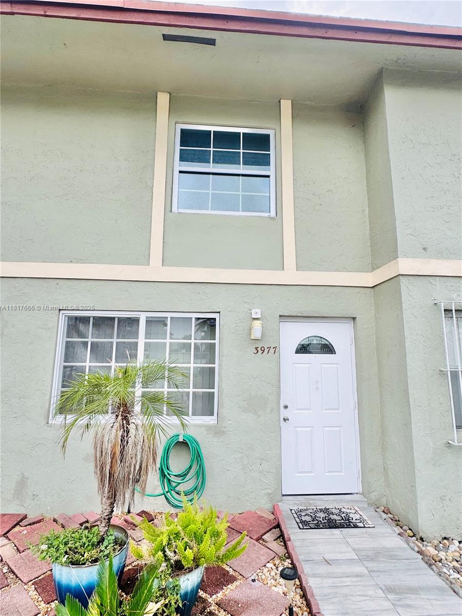 OASIS EN MANGO HILL CONDO - Residential Lease