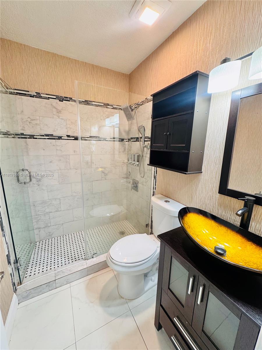 OASIS EN MANGO HILL CONDO - Residential Lease