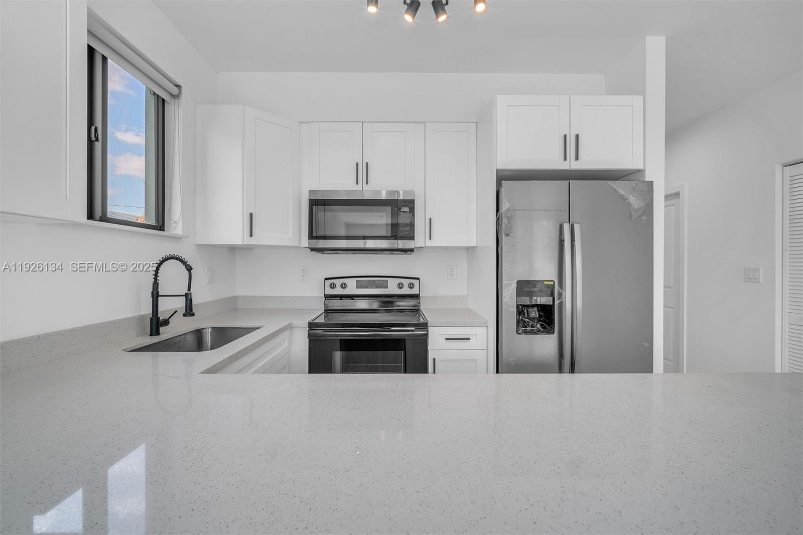 OCEAN PARK - Residential Lease