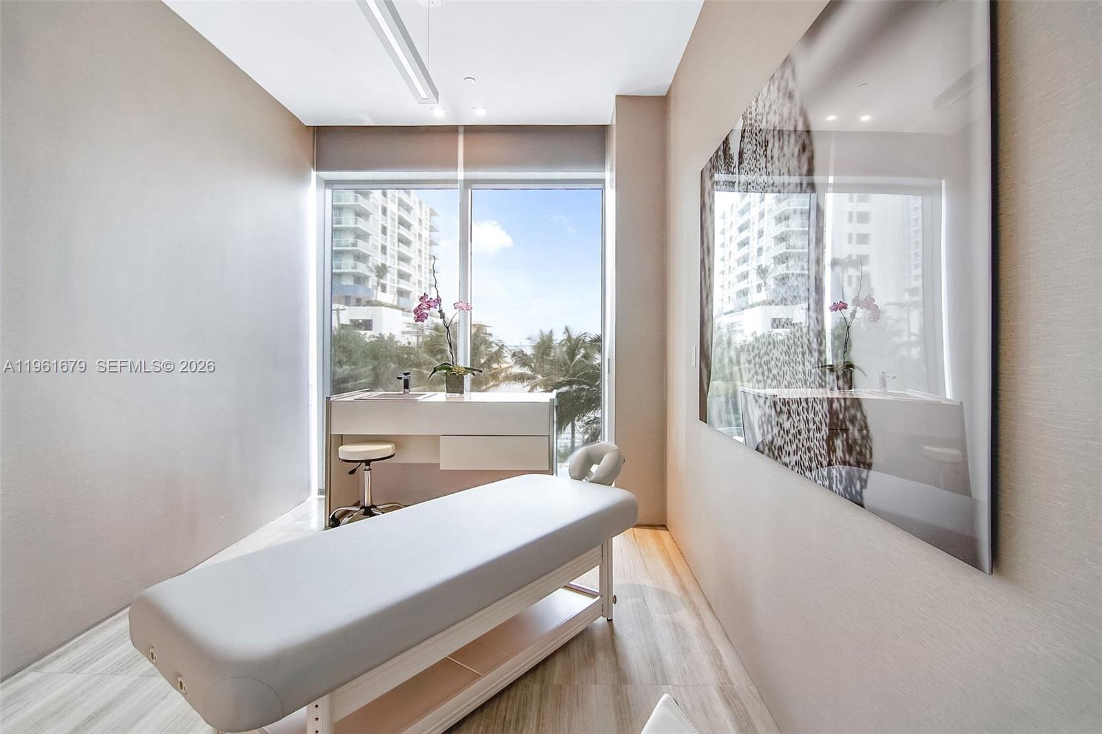 ICON BAY CONDO - Residential Lease