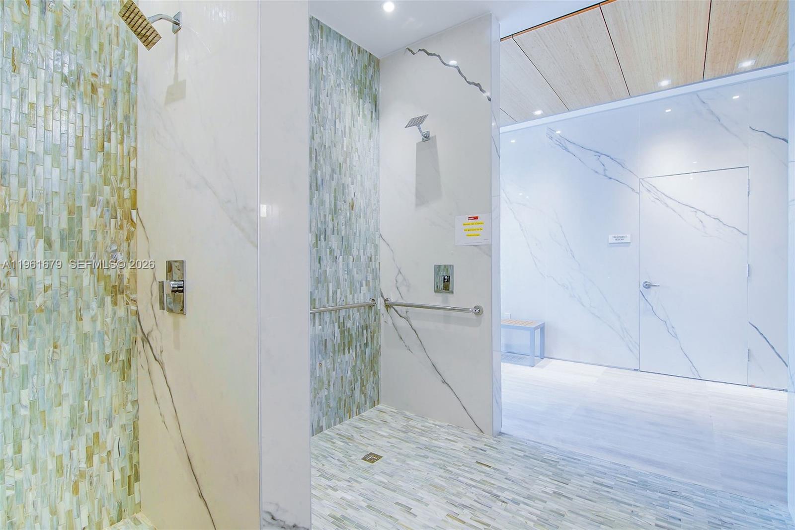 ICON BAY CONDO - Residential Lease