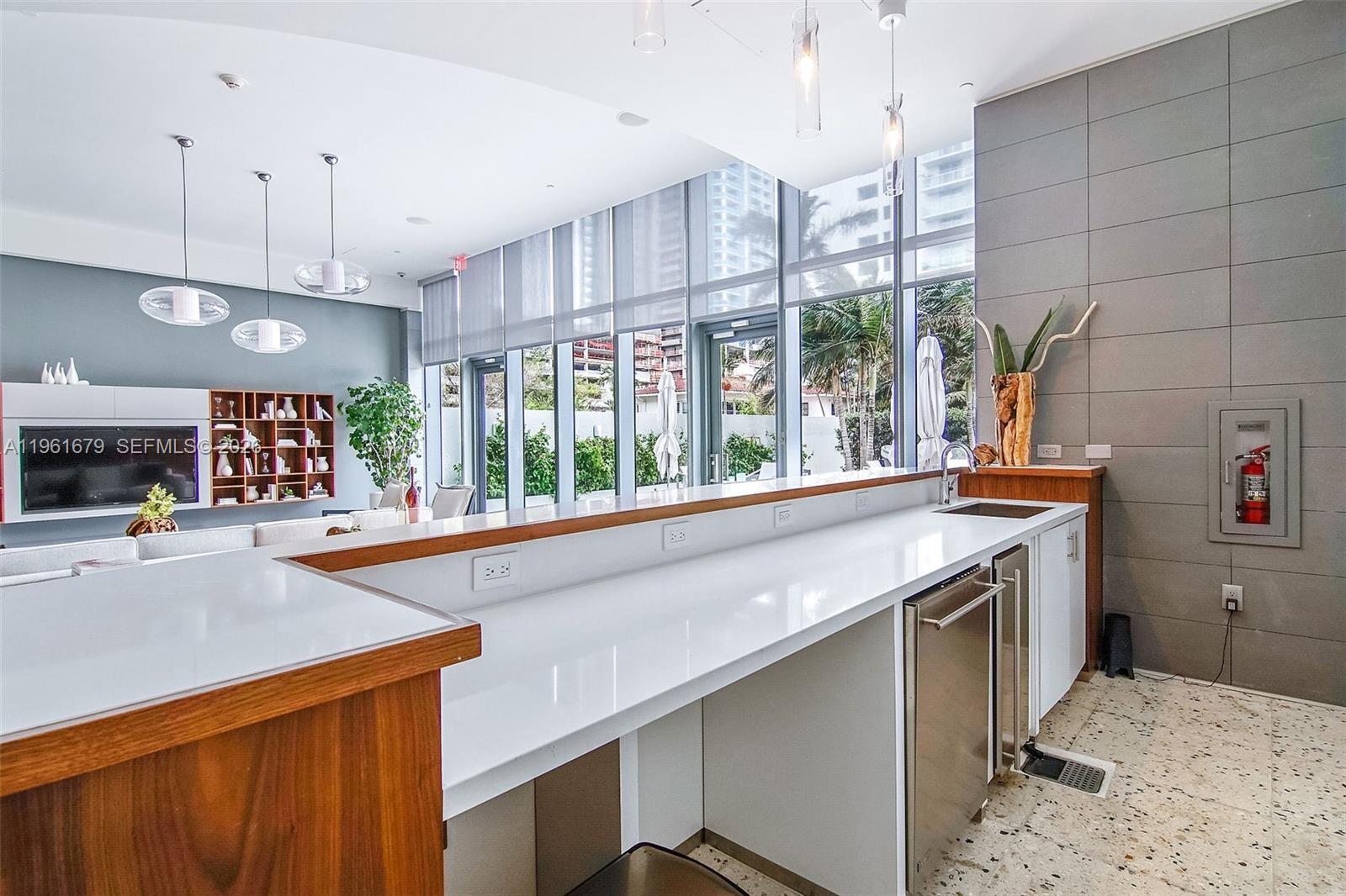 ICON BAY CONDO - Residential Lease
