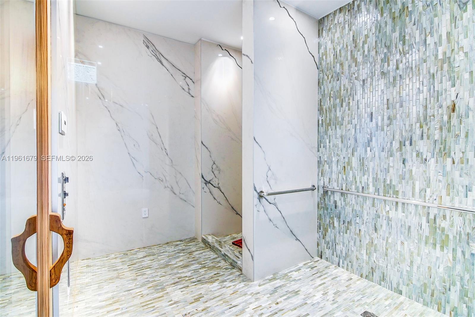 ICON BAY CONDO - Residential Lease