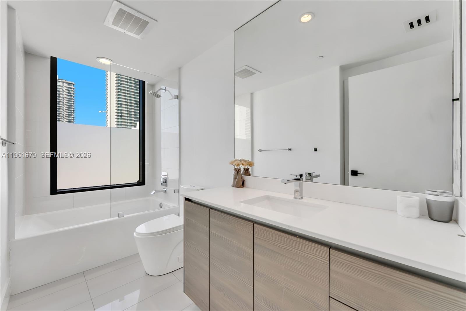 ICON BAY CONDO - Residential Lease