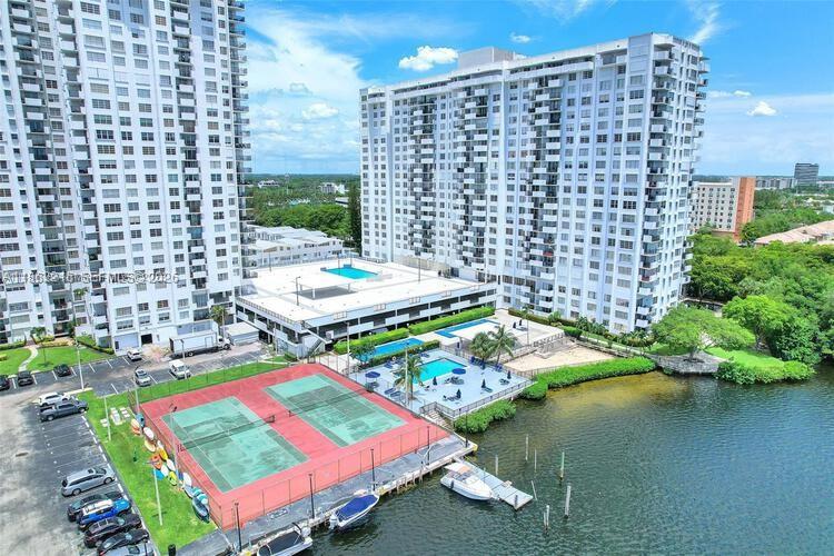 COMMODORE PLAZA CONDO - Residential