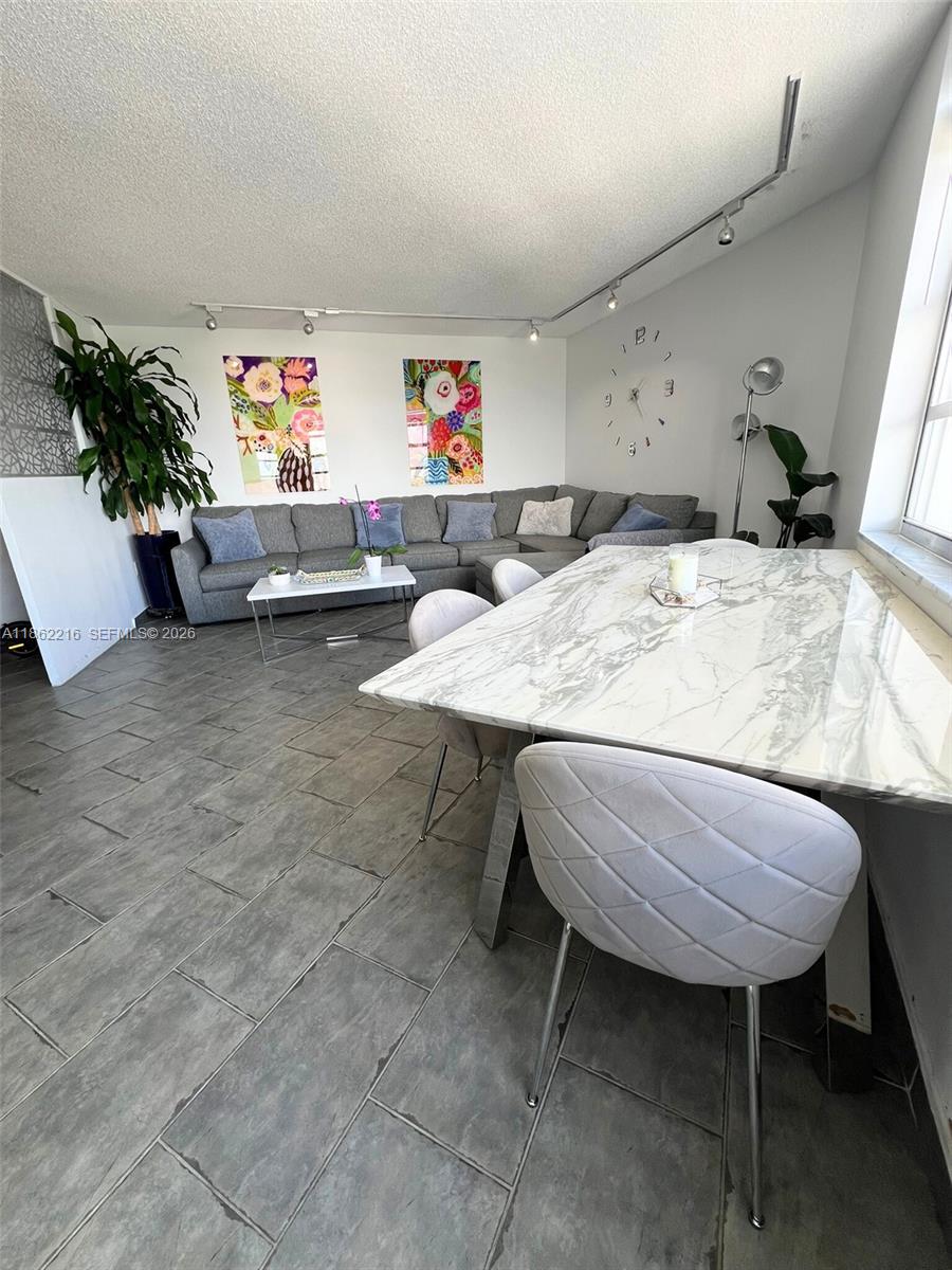 COMMODORE PLAZA CONDO - Residential