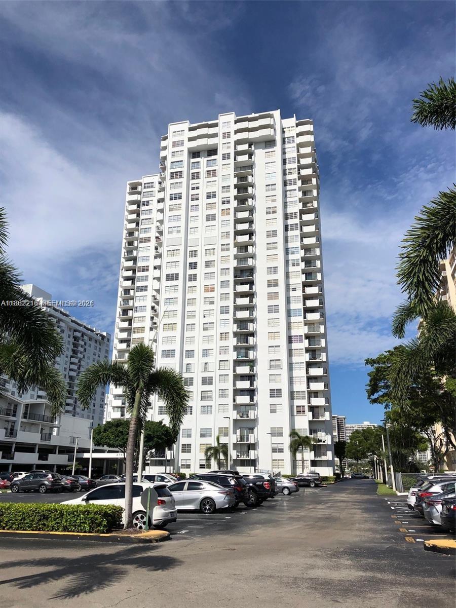 COMMODORE PLAZA CONDO - Residential