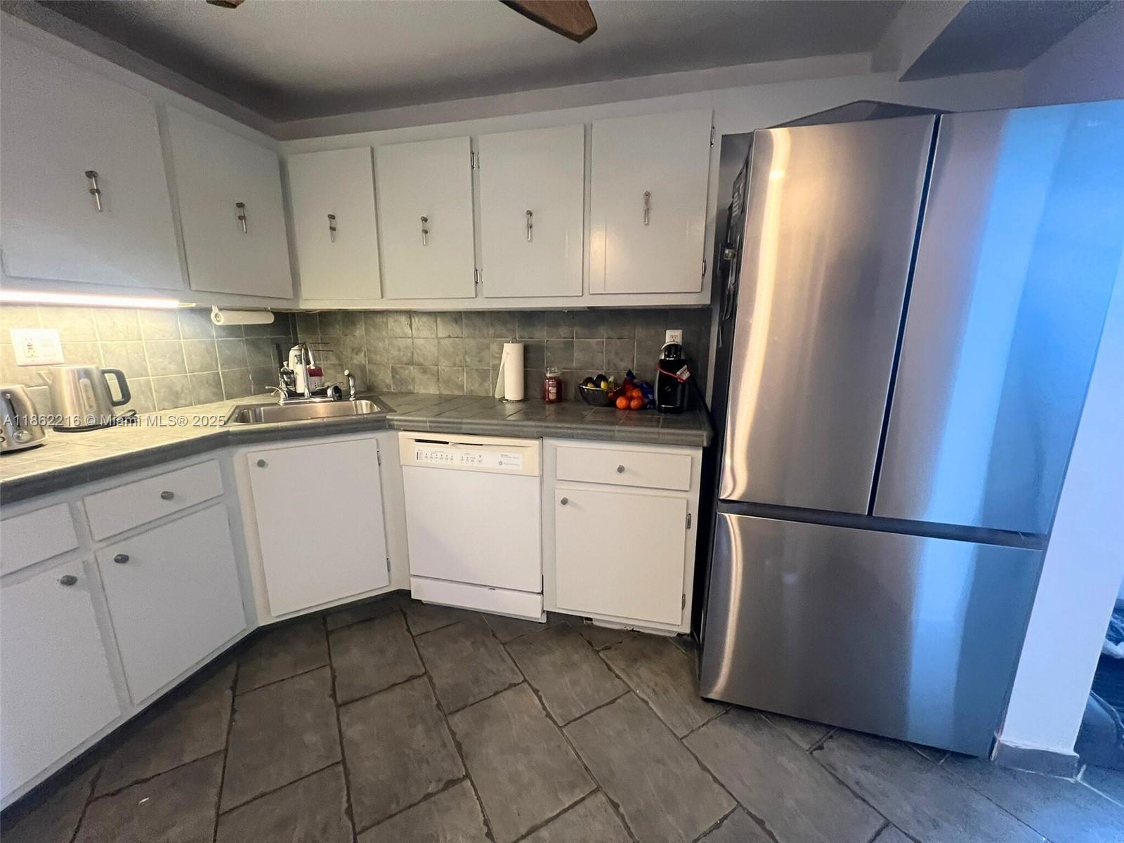 COMMODORE PLAZA CONDO - Residential