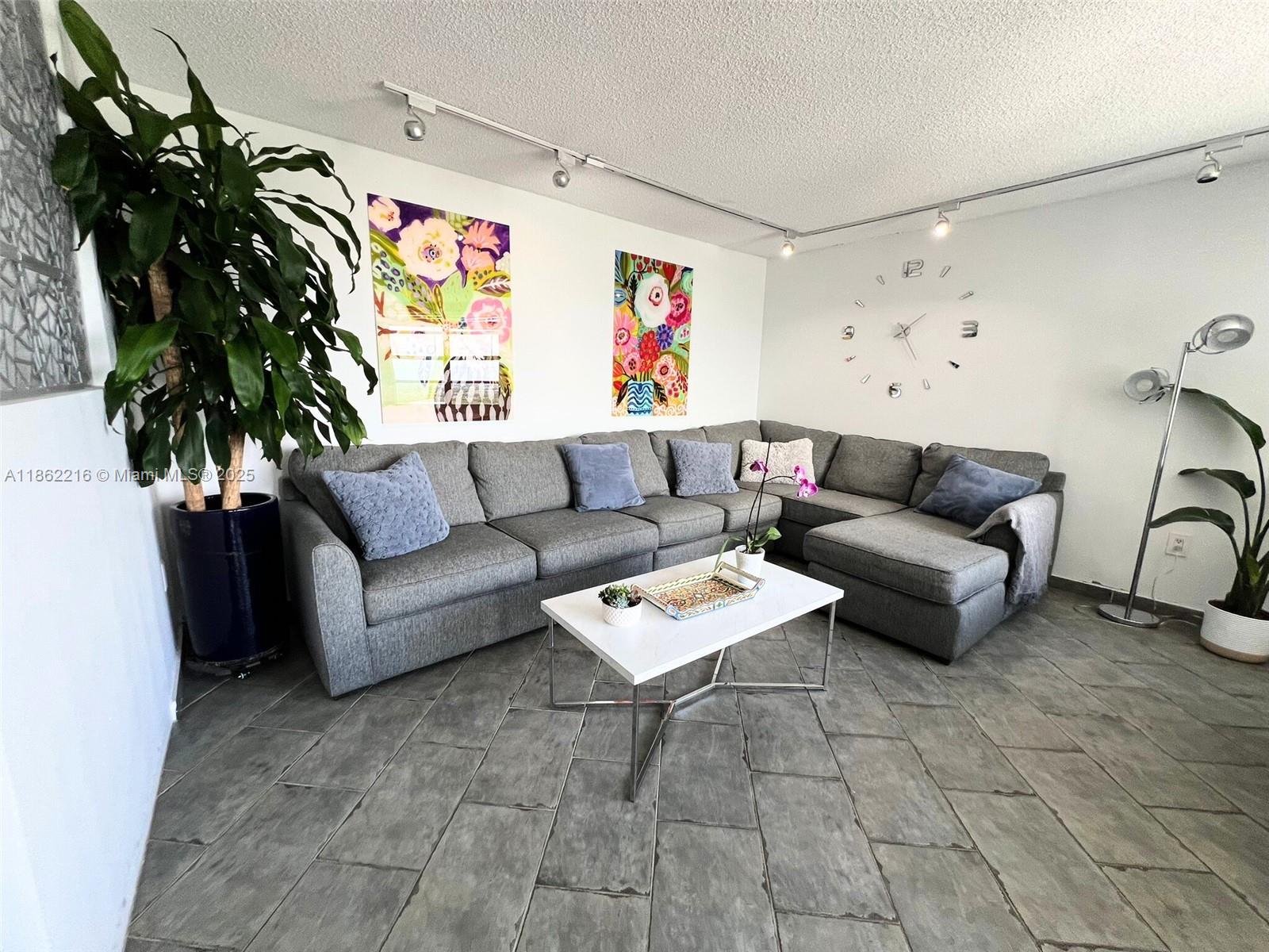 COMMODORE PLAZA CONDO - Residential