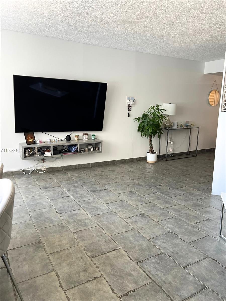 COMMODORE PLAZA CONDO - Residential