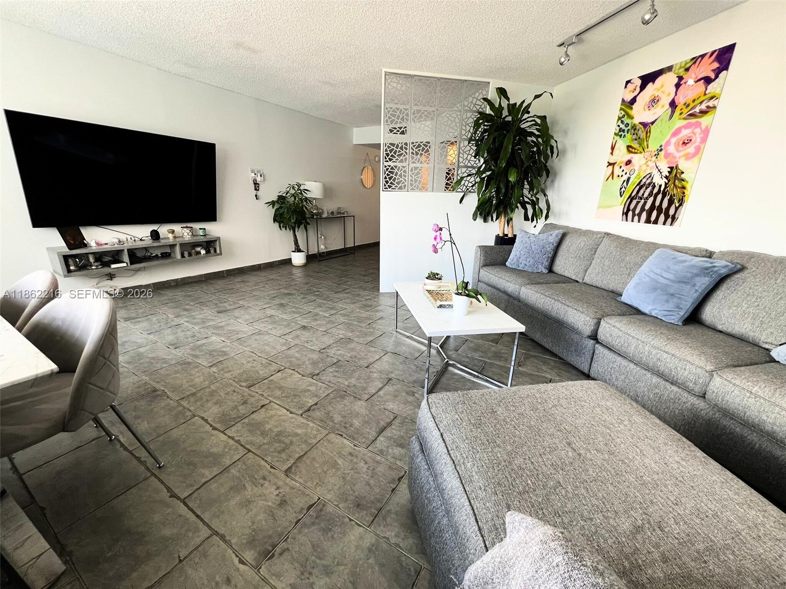 COMMODORE PLAZA CONDO - Residential