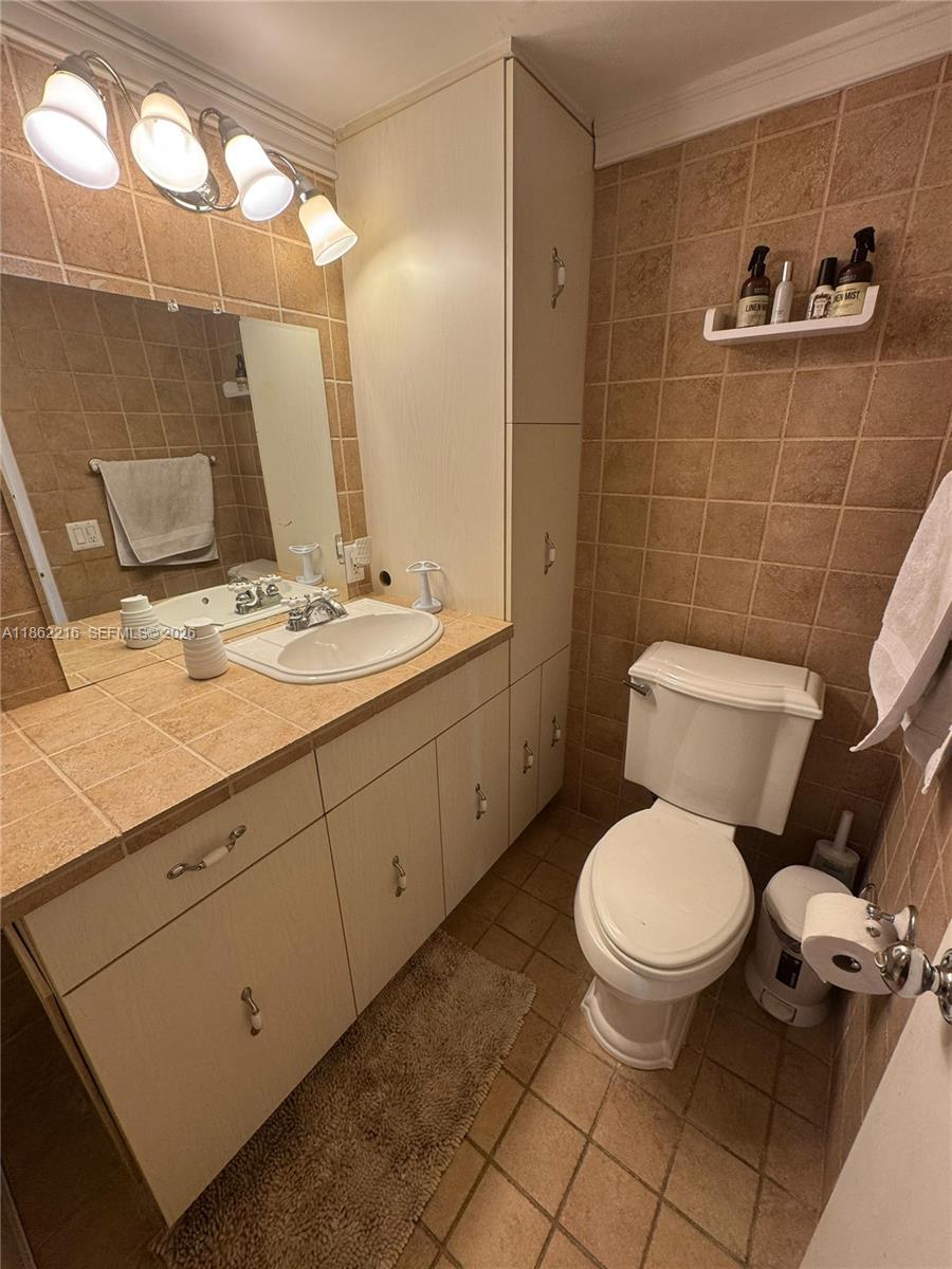 COMMODORE PLAZA CONDO - Residential