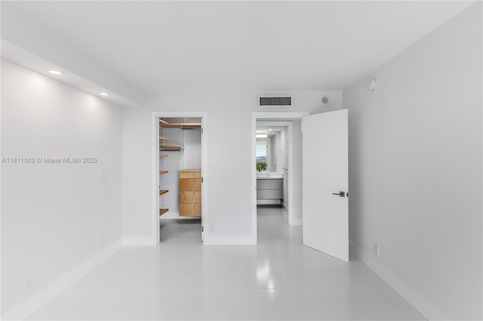 MIRASOL OCEAN TOWERS COND - Residential