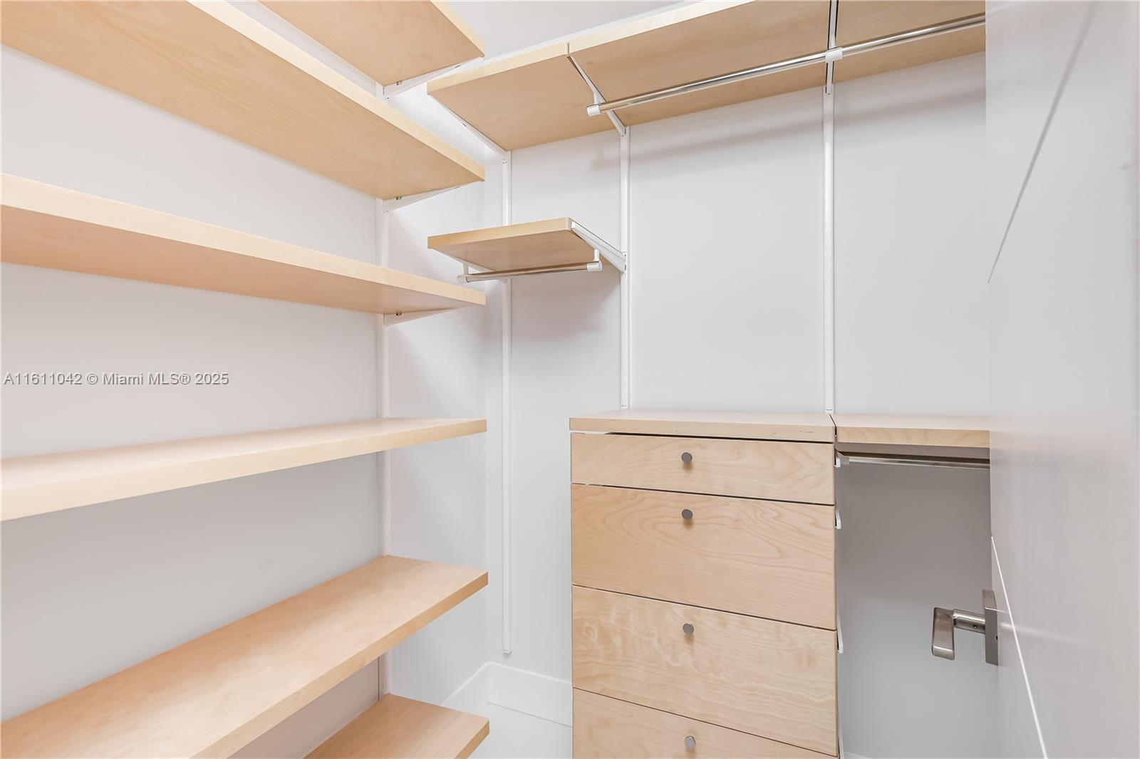 MIRASOL OCEAN TOWERS COND - Residential