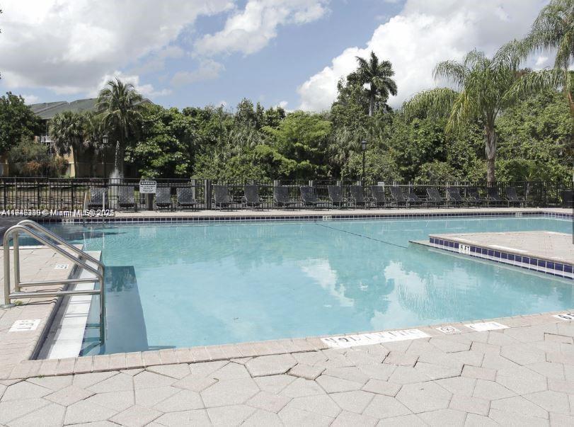 WINDWARD LAKES CONDO - Residential