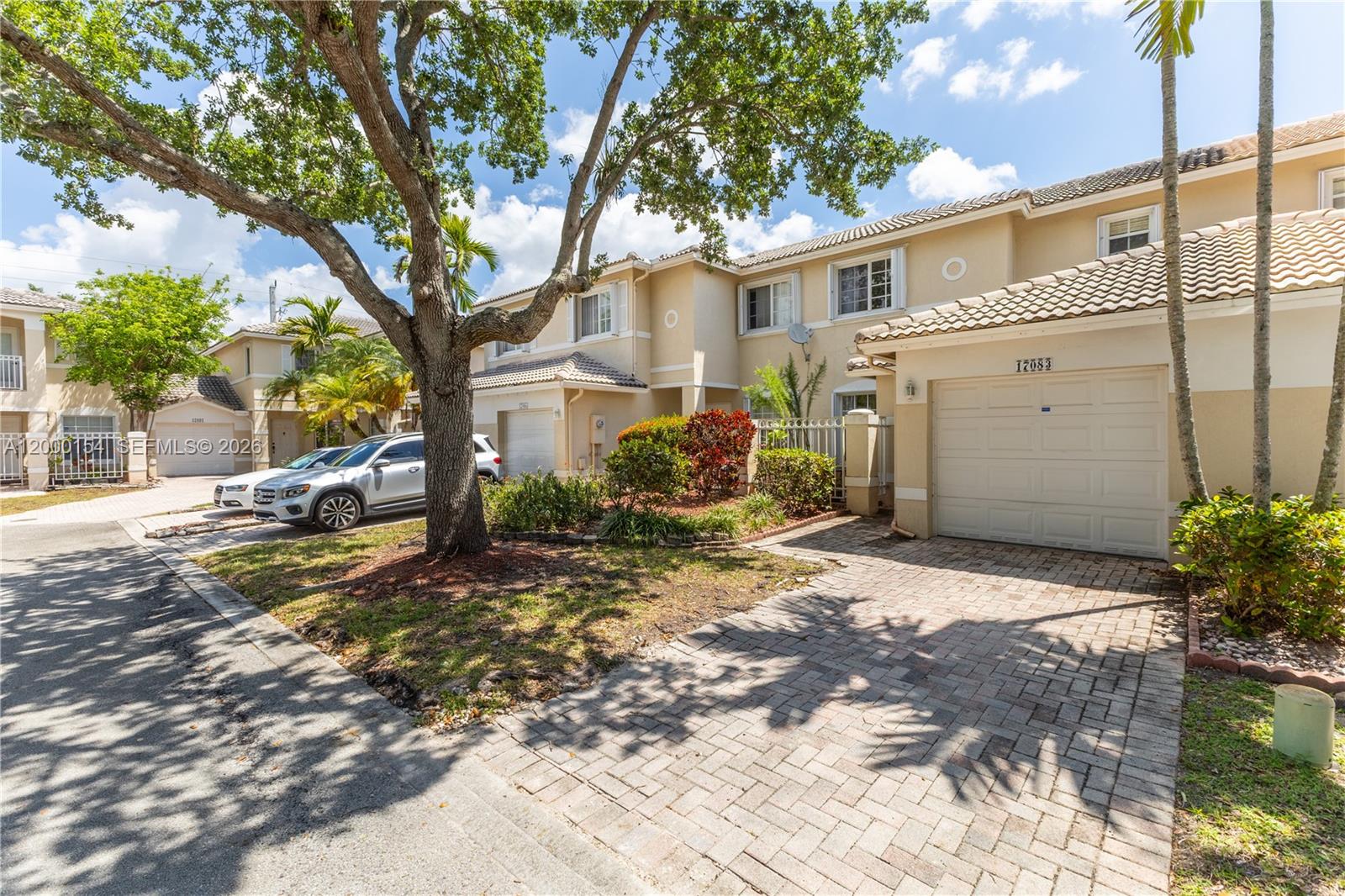 PEMBROKE ISLES 1 - Residential