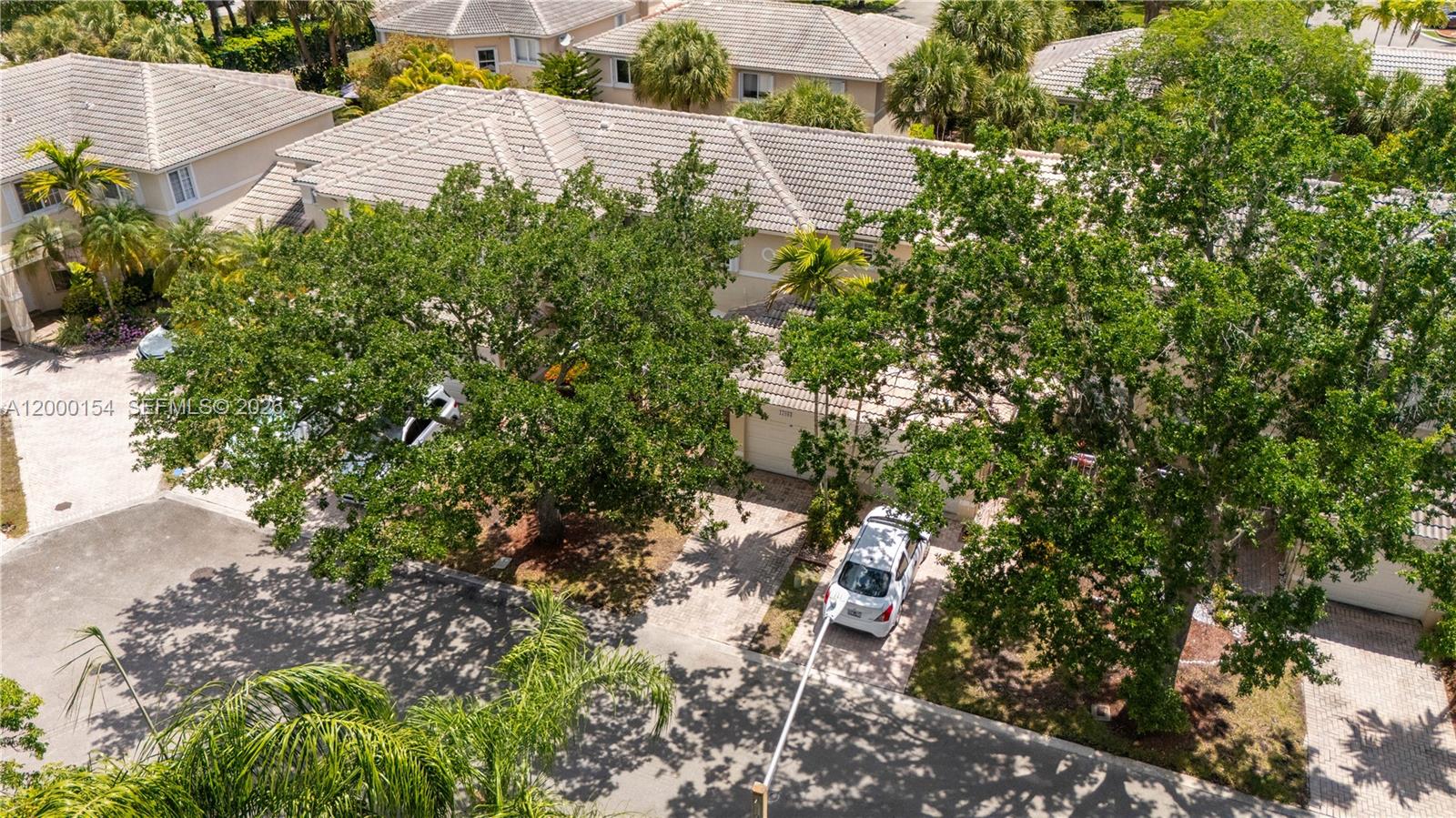 PEMBROKE ISLES 1 - Residential