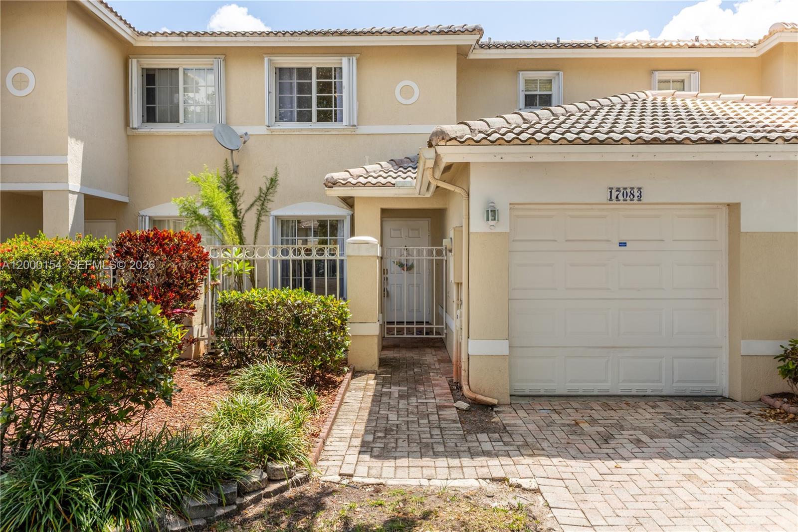 PEMBROKE ISLES 1 - Residential