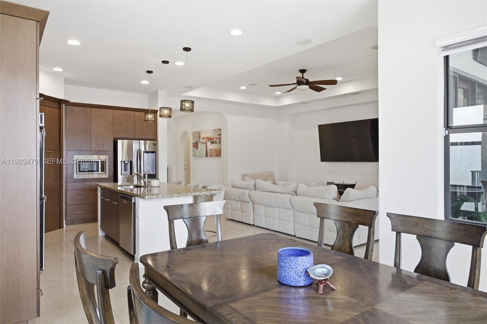 PEMBROKE LAKES SOUTH - Residential