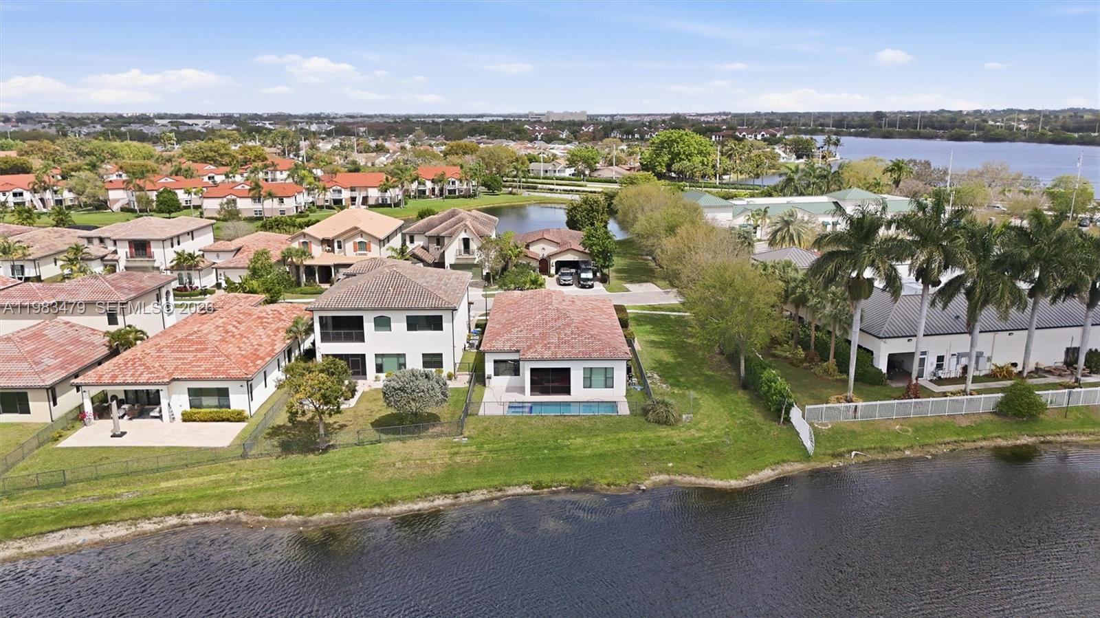PEMBROKE LAKES SOUTH - Residential