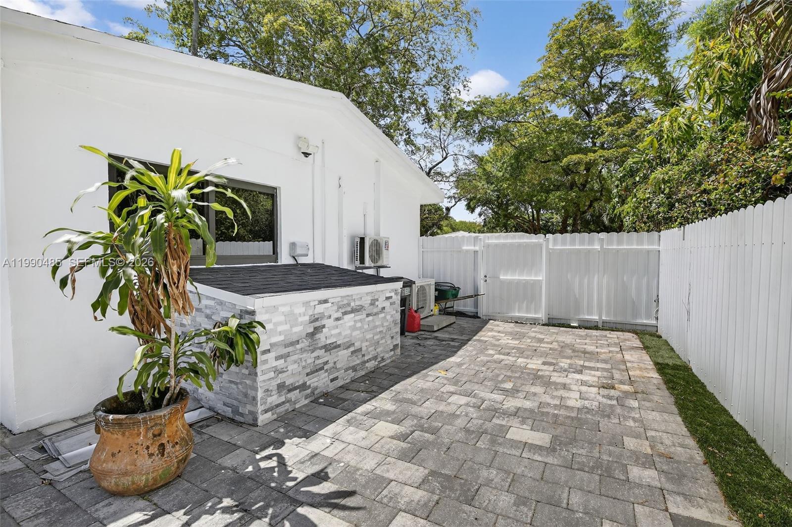 PLANTATION GARDENS 3RD SE - Residential