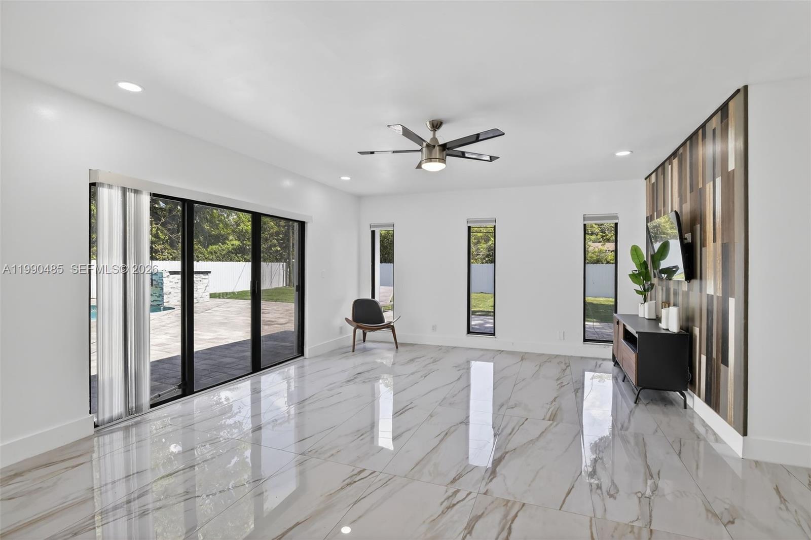 PLANTATION GARDENS 3RD SE - Residential