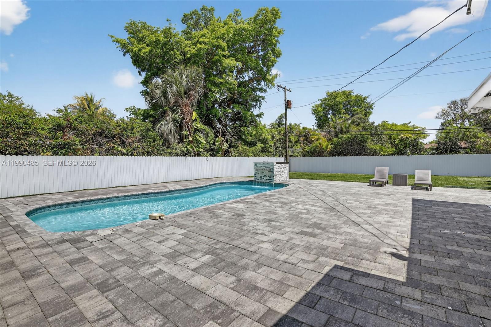 PLANTATION GARDENS 3RD SE - Residential