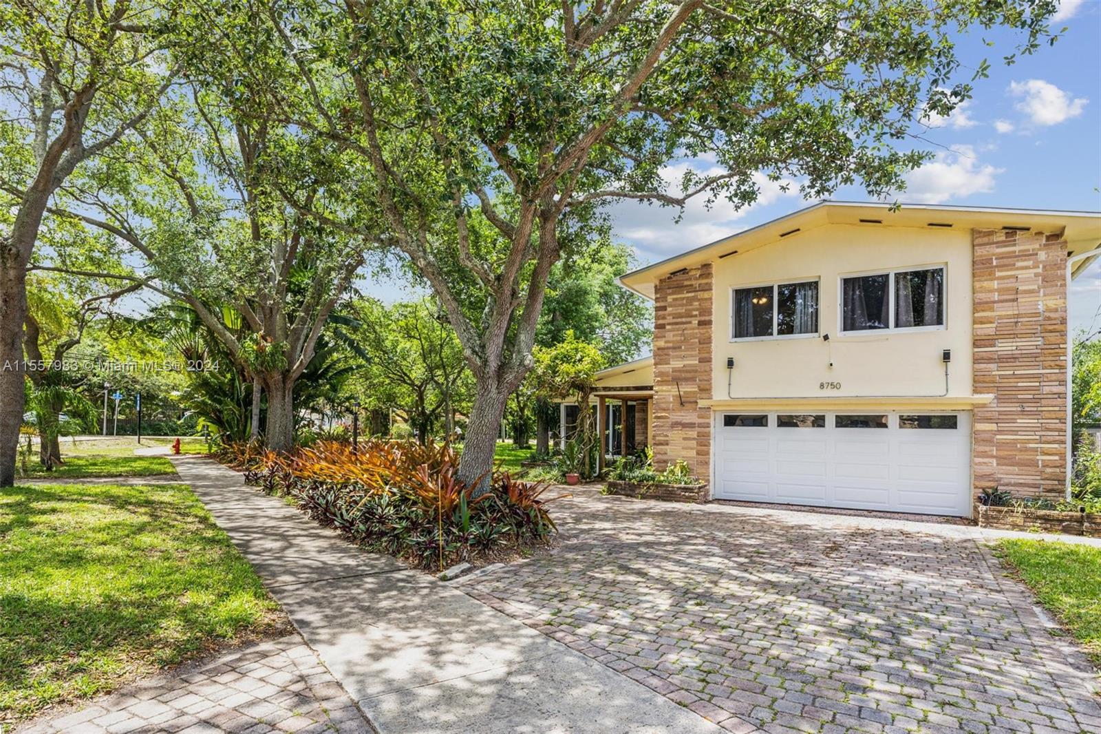 Property for Sale at 8750 Ne 4th Ave Rd Ave, El Portal, Miami-Dade County, Florida - Bedrooms: 4 
Bathrooms: 4  - $1,575,000