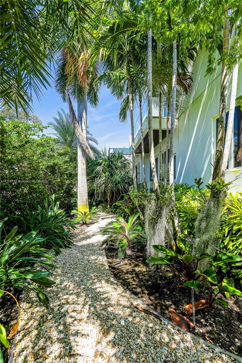 TROPICAL ISLE HOMES SUB - Residential Lease