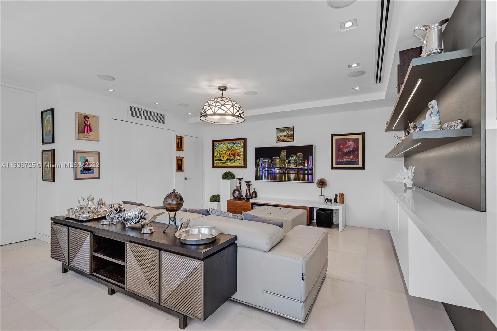 TROPICAL ISLE HOMES SUB - Residential Lease
